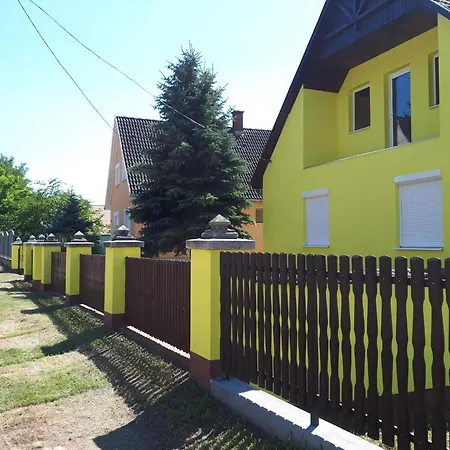 Gemuetliches Ferienhaus Mit Pool Szolosgyorok