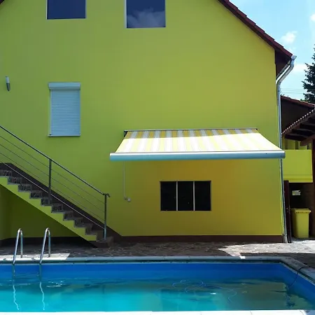 Gemuetliches Ferienhaus Mit Pool *